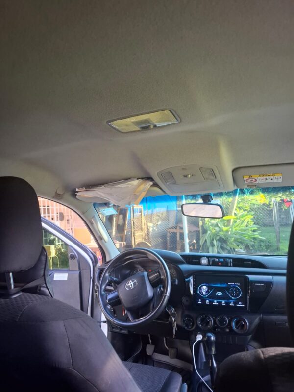 TOYOTA HILUX 2019 - MANUAL - Image 6