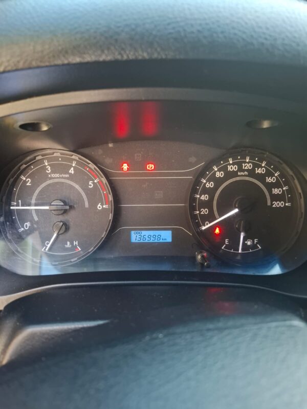 TOYOTA HILUX 2019 - MANUAL - Image 5